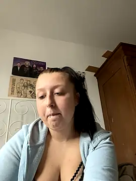 SweetieLina online show from October 7, 2025, 8:04 am