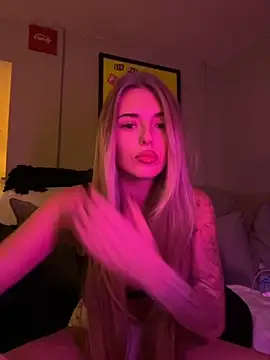 Snapshot of EllieEllxx chatting on October 1, 2025, 8:02 pm EllieEllxx online show from October 1, 2025, 8:02 pm