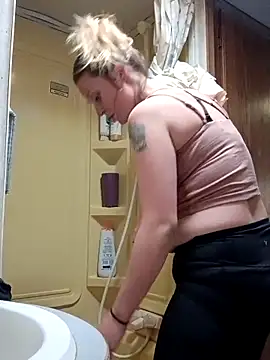 Queen2454 online show from April 7, 2026, 6:21 pm