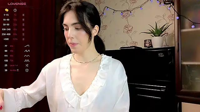 Snapshot of di_moon chatting on October 12, 2025, 2:29 pm di moon online show from October 12, 2025, 2:29 pm