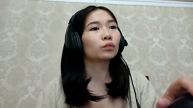 Snapshot of YukiShaapan chatting on October 22, 2025, 10:25 am YukiShaapan online show from October 22, 2025, 10:25 am