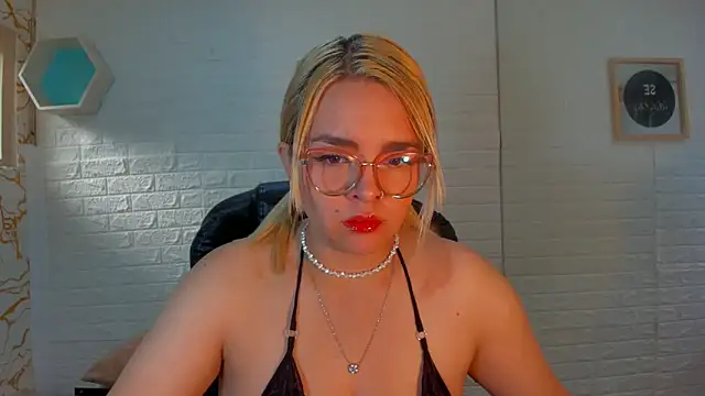 Snapshot of Eily_Blunts chatting on October 20, 2025, 12:49 pm Eily Blunts online show from October 20, 2025, 12:49 pm