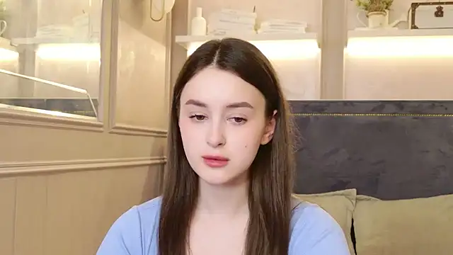 EvaSwen online show from April 12, 2026, 6:00 pm