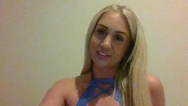 Snapshot of KatieDiamondd chatting on September 30, 2025, 7:42 pm KatieDiamondd online show from September 30, 2025, 7:42 pm