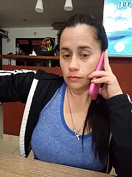 Snapshot of Amarteverdaderamente chatting on November 17, 2025, 11:53 pm Amarteverdaderamente online show from November 17, 2025, 11:53 pm