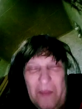 Apeesynka55211 online show from November 24, 2025, 8:42 pm