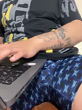 Snapshot of marleboy2805 chatting on December 21, 2025, 4:25 am marleboy2805 online show from December 21, 2025, 4:25 am