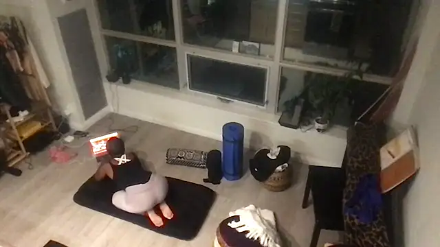 tia   fox online show from October 28, 2025, 3:51 am