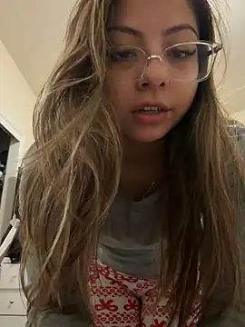 bunnygorl12 online show from March 3, 2026, 3:24 am