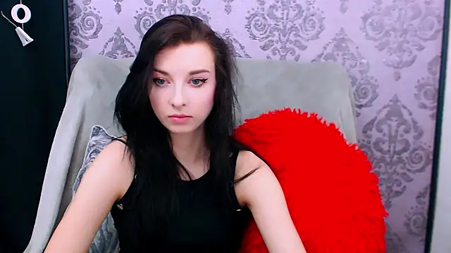 DominantLuna online show from May 24, 2026, 7:36 pm