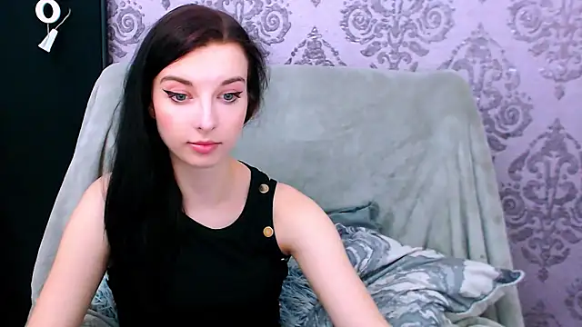 DominantLuna online show from June 3, 2026, 7:29 pm