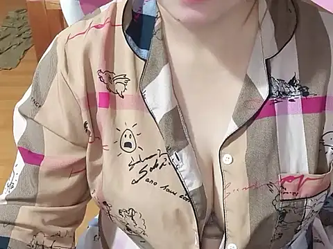 Snapshot of Sunna104 chatting on January 17, 2026, 8:18 am Sunna104 online show from January 17, 2026, 8:18 am