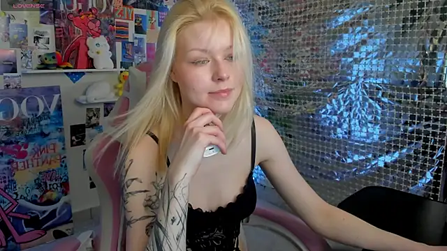 Snapshot of Callista_a chatting on April 13, 2026, 11:42 pm Callista a online show from April 13, 2026, 11:42 pm