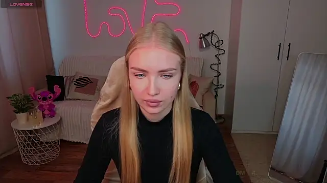 TessaGrays online show from May 12, 2026, 12:33 pm