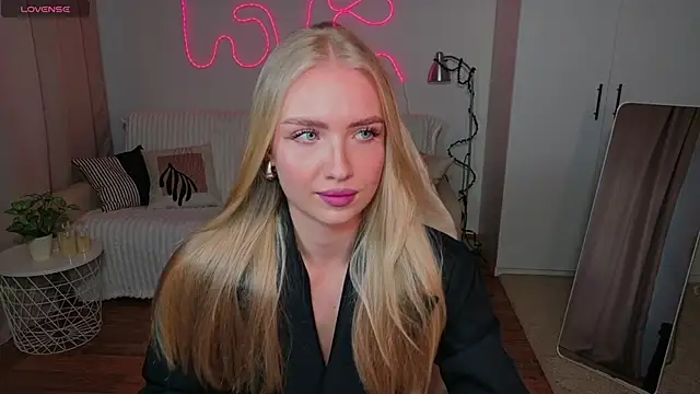 TessaGrays online show from April 4, 2026, 9:49 am