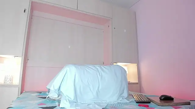 Snapshot of ChloeWiillow chatting on February 14, 2026, 12:05 pm ChloeWiillow online show from February 14, 2026, 12:05 pm