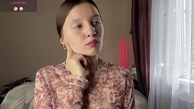 JanellHousen online show from July 26, 2026, 5:14 am