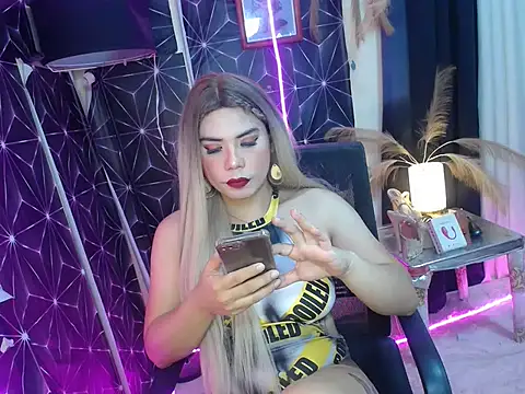Kylaanne online show from May 19, 2026, 1:56 am