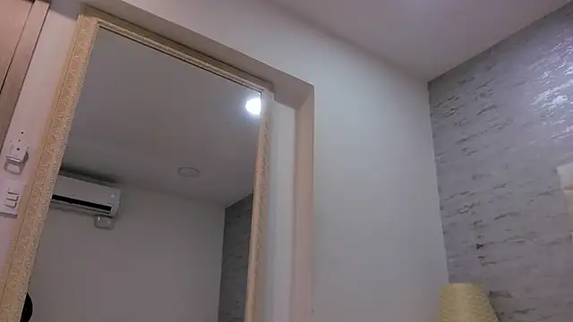 jax black online show from December 5, 2025, 7:01 pm