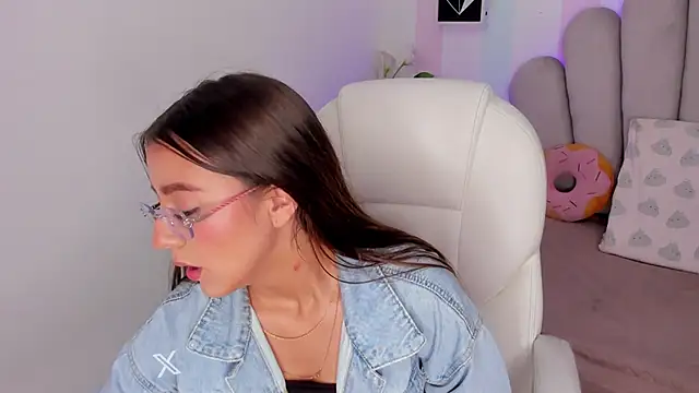 Snapshot of scarlett_rose_1 chatting on October 10, 2025, 3:24 pm scarlett rose 1 online show from October 10, 2025, 3:24 pm