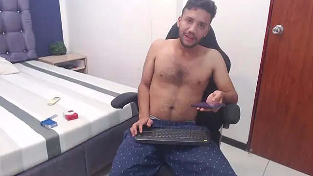 Juan FelipeX01 online show from November 25, 2025, 5:13 pm