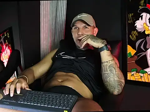 MAXIMO VEGA online show from October 21, 2025, 11:26 pm