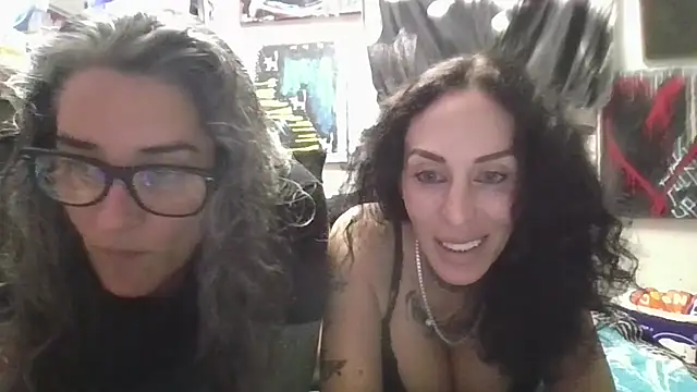 inkdhollow1 online show from April 18, 2026, 2:25 am