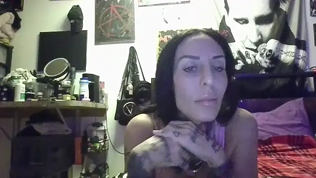 inkdhollow1 online show from October 31, 2025, 3:03 am