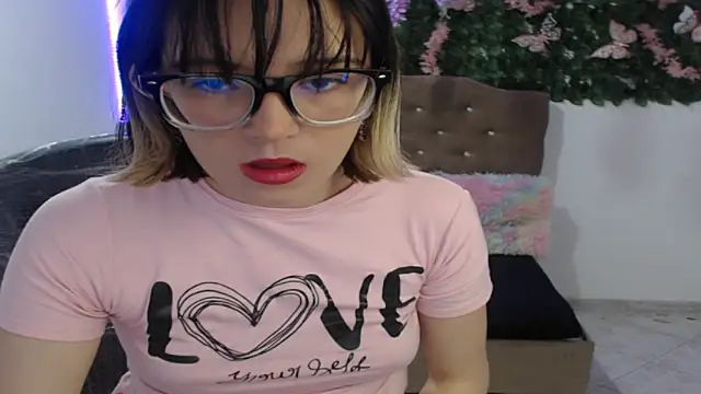 cristal hills 19 online show from December 22, 2025, 5:24 pm