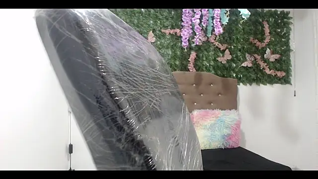 cristal hills 19 online show from December 1, 2025, 5:03 pm