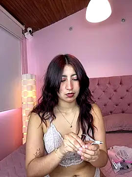 saramooon online show from November 13, 2025, 1:04 pm