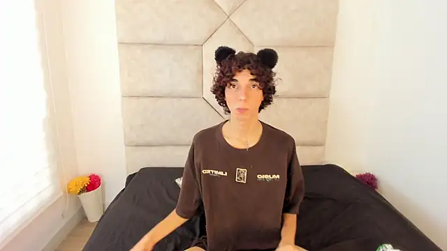 Snapshot of Scaarlett_22_ chatting on October 4, 2025, 5:36 pm Scaarlett 22  online show from October 4, 2025, 5:36 pm