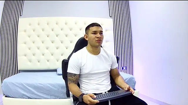 venedic bull online show from October 28, 2025, 8:19 pm