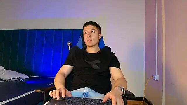 EthanConnor  online show from October 16, 2025, 12:24 pm