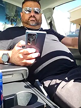 Roddog18 online show from April 14, 2026, 10:37 pm