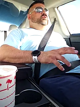 Roddog18 online show from December 17, 2025, 10:48 pm