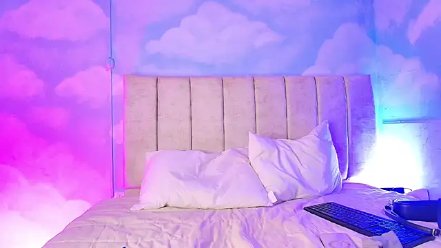 Nikolbrice online show from April 12, 2026, 2:04 am