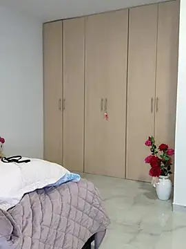 Zoe riivas online show from November 6, 2025, 11:25 am