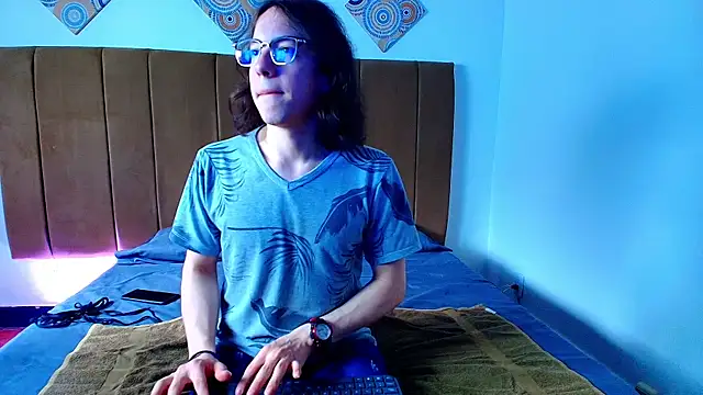 SnowyX  online show from October 20, 2025, 7:47 pm