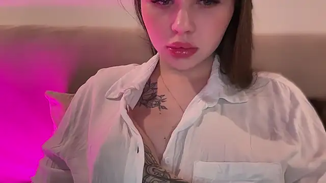 AlmaryKim online show from November 3, 2025, 10:13 pm