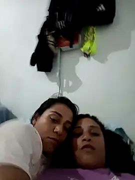 LucyAndBella online show from April 4, 2026, 3:57 am