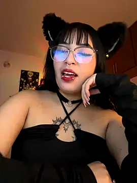 Hinatamoon  online show from November 1, 2025, 5:36 am