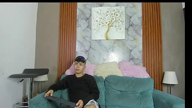 VERY HOT GUYS online show from June 3, 2026, 7:20 am