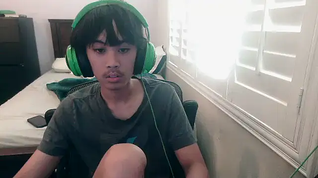 Snapshot of youngasianboy2007 chatting on October 18, 2025, 9:50 pm youngasianboy2007 online show from October 18, 2025, 9:50 pm