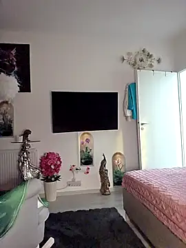 KirraWhite online show from October 30, 2025, 4:22 am