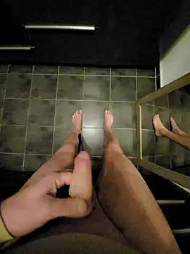 rezzzze online show from January 9, 2026, 4:52 am