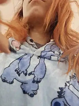 YuriXo online show from November 6, 2025, 9:35 am