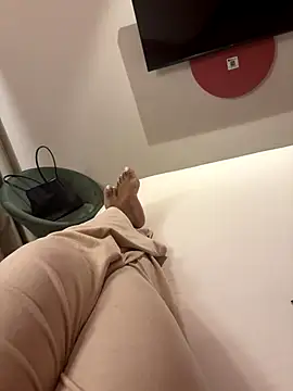 nanaisbackk online show from December 15, 2025, 7:20 pm