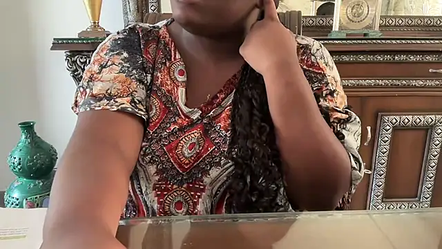 nanaisbackk online show from December 5, 2025, 8:13 am