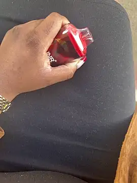 nanaisbackk online show from February 25, 2026, 10:48 am